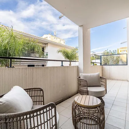 Spacious A C 1br 4p - With Pool Apartment *